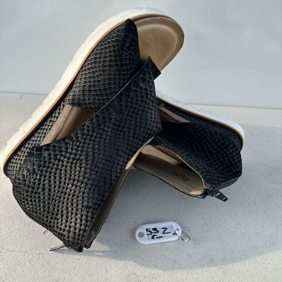 Diba true GangWay Women’s Sandal Black Snake Leather Size 10M Wedge Zip Back - Picture 1 of 8